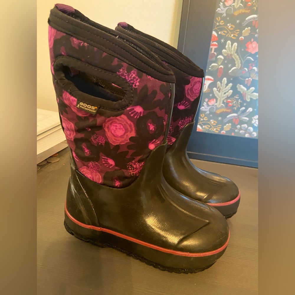 Kids size 10 Bogs winter boots